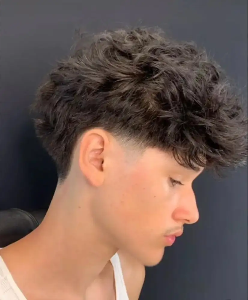 A textured fringe with a low taper, side view
