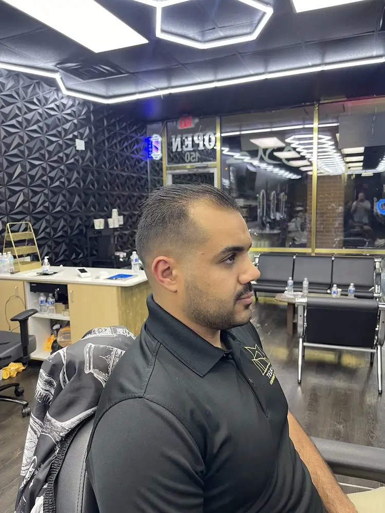 A clean taper and lineup, side view