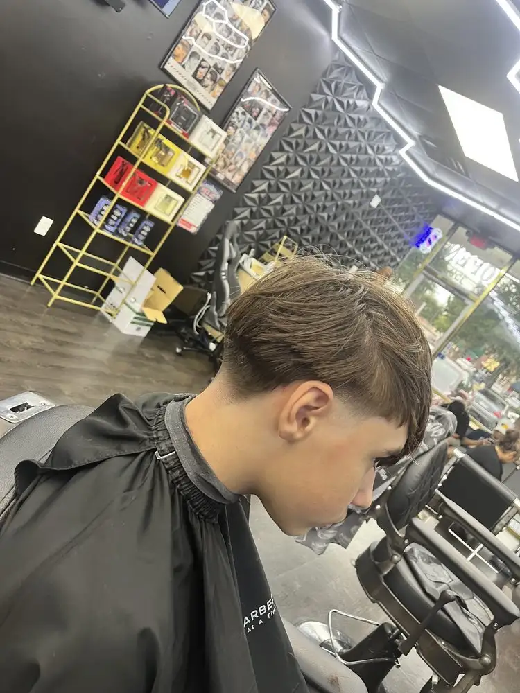 A textured fringe with a taper, side view
